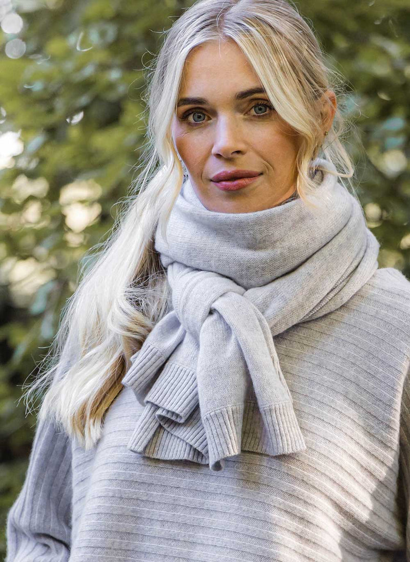 https://cashmereandcotton.co.uk/cdn/shop/products/glass-grey-classic-cashmere-scarf-on-location-1_800x.jpg?v=1666782810